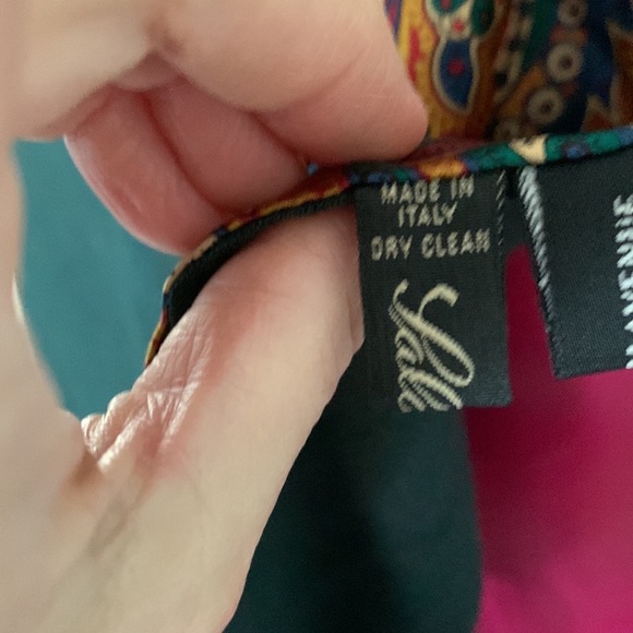 Saks Fifth Avenue reversible Paisley/hunter green opera scarf - Picture 3 of 4